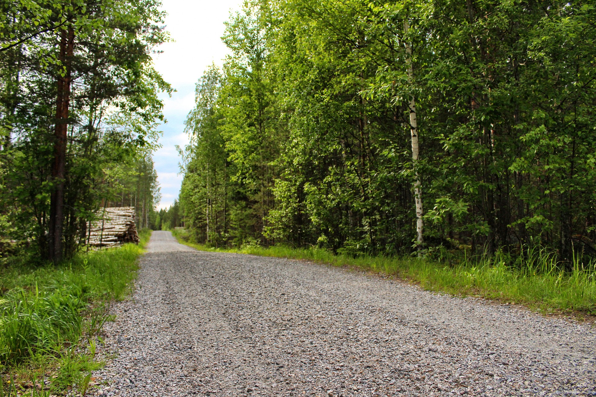 gravel-road-dust-suppressant-program-starts-in-gravenhurst-muskoka411