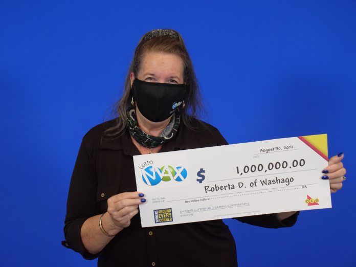 Lotto Max Maxmillions Winner Roberta Davidson of Washago with her $1,000,000,000 cheque.