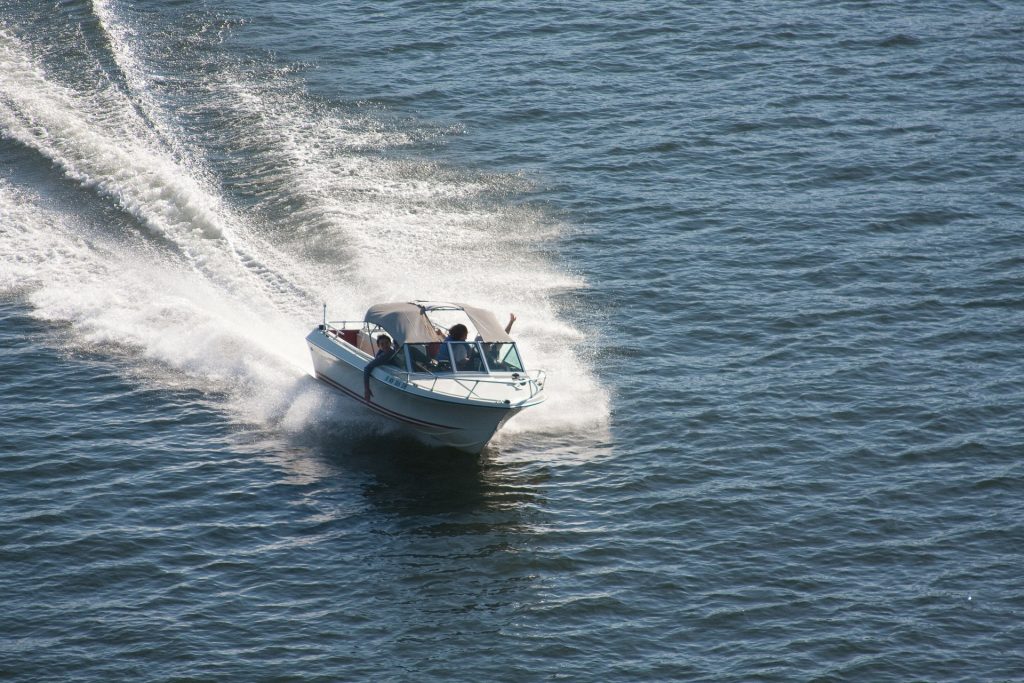 Noise on lakes