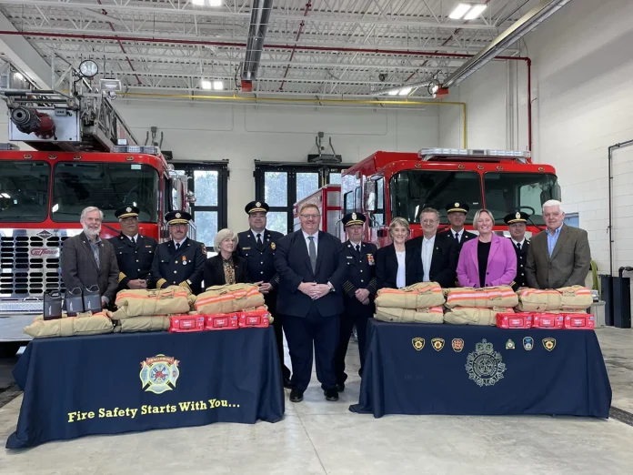 Left to Right: Peter Koetsier (Mayor, Township of Georgian Bay), Tony Van Dam (Outgoing Director of Fire and Emergency Services/Fire Chief, Township of Georgian Bay), Chad Dowell (Incoming Director of Fire and Emergency Services/Fire Chief, Township of Georgian Bay), Heidi Lorenz (Mayor, Town of Gravenhurst), Jared Cayley (Director of Fire and Emergency Services/Fire Chief, Town of Gravenhurst), the Honorable Graydon Smith (Associate Minister of Municipal Affairs and Housing), Gary Monahan (Fire Chief, Town of Huntsville), Nancy Alcock (Mayor, Town of Huntsville), Terry Glover (Mayor, Township of Lake of Bays), Kevin Plested (Director of Emergency Services/Fire Chief, Town of Bracebridge), Brenda Rhodes (Deputy Mayor, Town of Bracebridge), Ryan Murrell (Fire Chief, Township of Muskoka Lakes), Peter Kelley (Mayor, Township of Muskoka Lakes).
