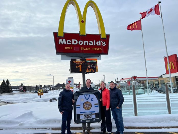 Kris King, Andrew Jackson, Brenda Rhodes from the Board of Directors at Hockey Night in Muskoka, and Scott Simioni Franchise Owner of McDonald's Bracebridge